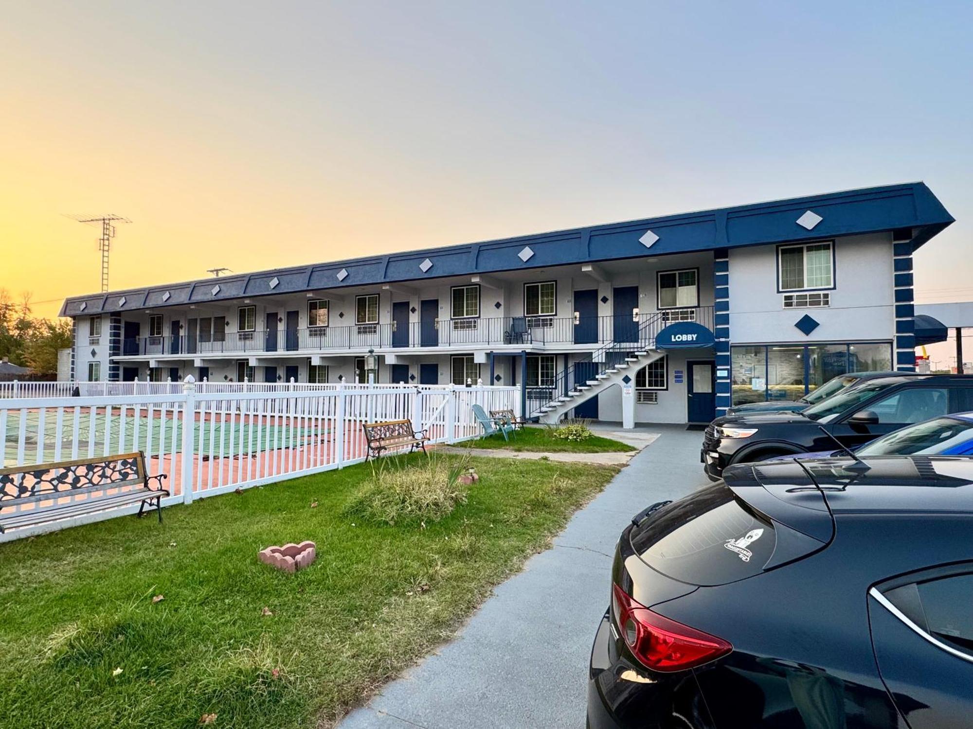 Rodeway Inn Saint Joseph Exterior foto